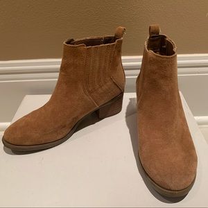 Bootie. Size 5.5- fits like a 5